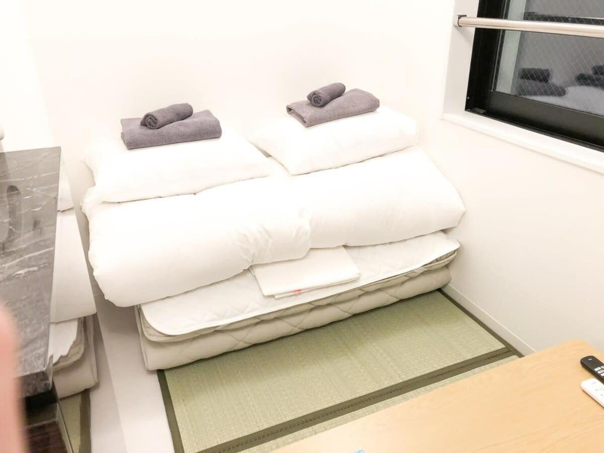 Shin Okubo Jr Station 5min Premium Capsule Tóquio